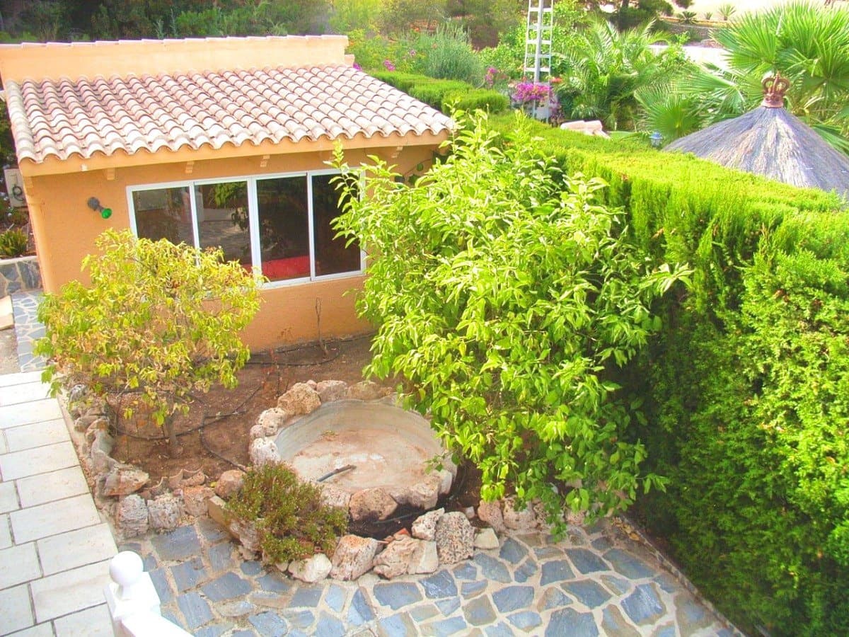 10 Zimmer Villa zu verkaufen in Calpe / Calp mit Pool Garage - 1.500.000 € (Ref: 6905283)