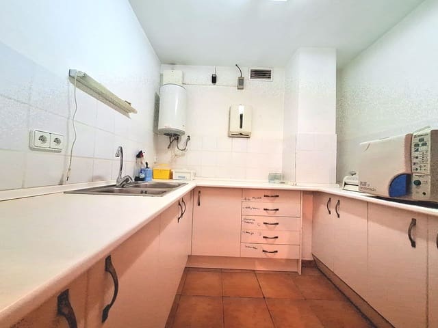 Commercial for sale in Pueblo, Calpe / Calp - € 180,000 (Ref: 8575252)