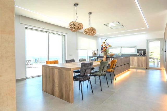 Chalet de 4 habitaciones en Calpe / Calp en venta - 2.825.000 € (Ref: 8850333)