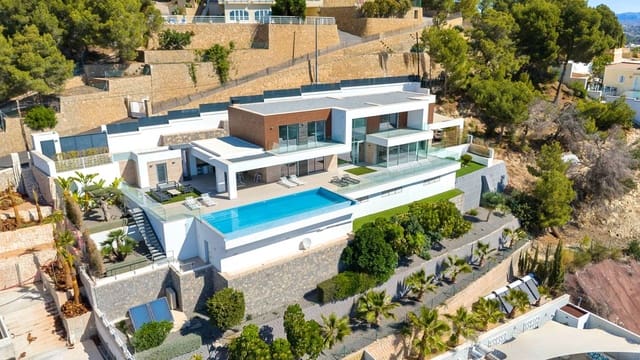 Chalet de 4 habitaciones en Calpe / Calp en venta - 2.825.000 € (Ref: 8850333)