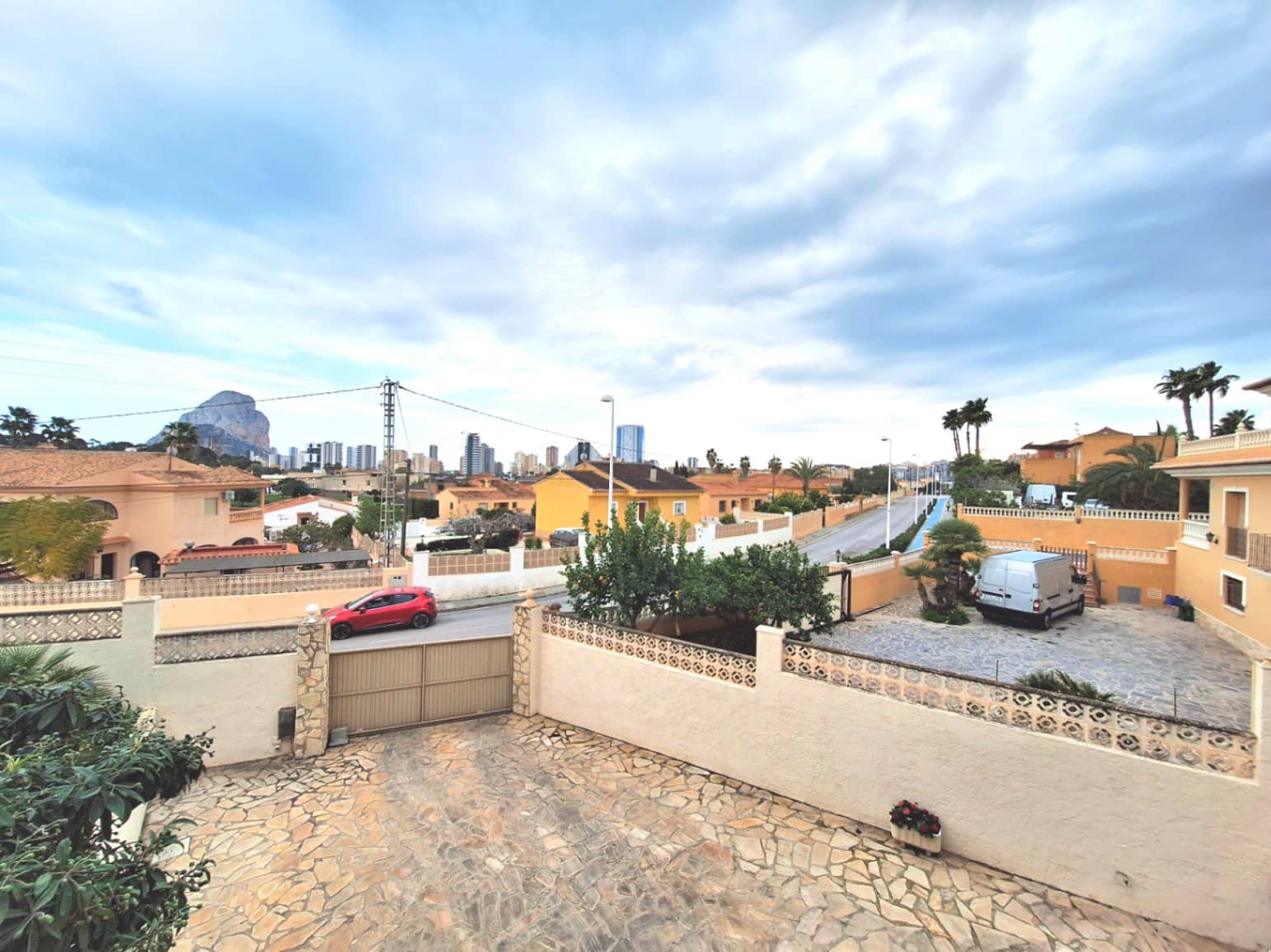 5 bedroom Villa for sale in Calpe / Calp - € 675,000 (Ref: 8865713)