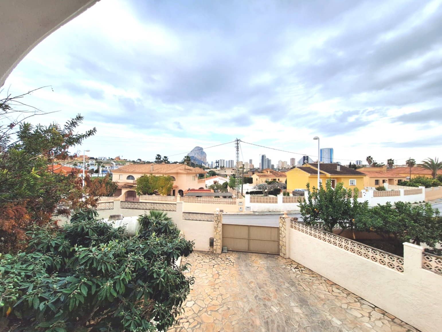 5 bedroom Villa for sale in Calpe / Calp - € 675,000 (Ref: 8865713)