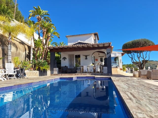 3 bedroom Villa for sale in Calpe / Calp - € 1,200,000 (Ref: 8866617)