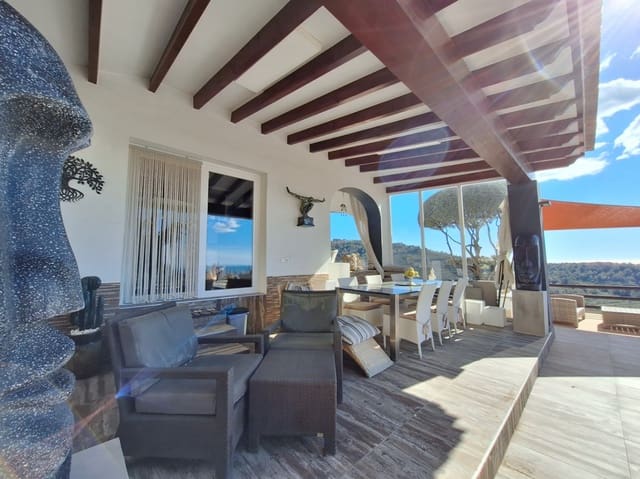 3 bedroom Villa for sale in Calpe / Calp - € 1,200,000 (Ref: 8866617)