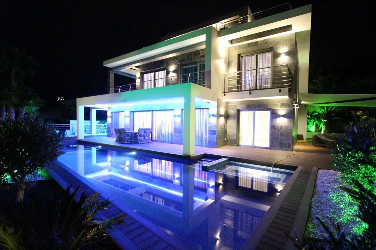 Chalet de 4 habitaciones en Calpe / Calp en venta con piscina garaje - 1.890.000 € (Ref: 8937860)