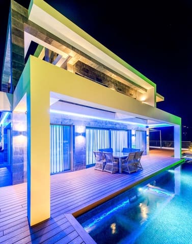 Chalet de 4 habitaciones en Calpe / Calp en venta con piscina garaje - 1.890.000 € (Ref: 8937860)