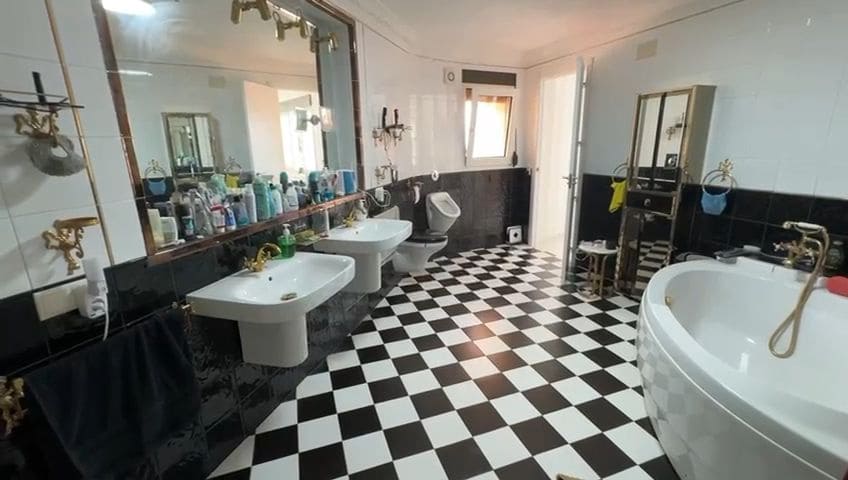 6 makuuhuone Huvila myytävänä paikassa Calpe / Calp mukana uima-altaan 
autotalli - 890 000 € (Ref: 9097049)