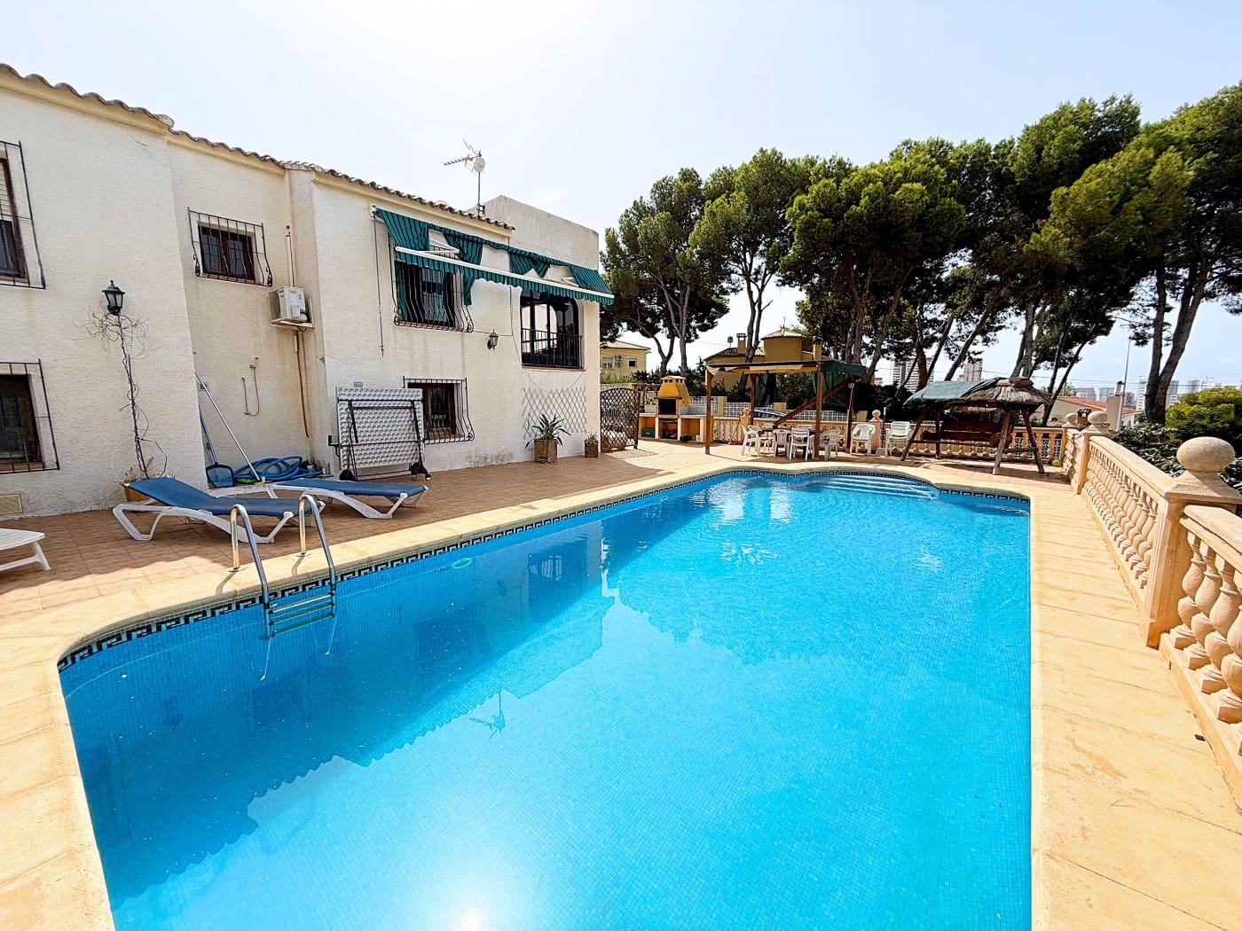 4 makuuhuone Huvila myytävänä paikassa Calpe / Calp mukana uima-altaan 
autotalli - 550 000 € (Ref: 9191370)