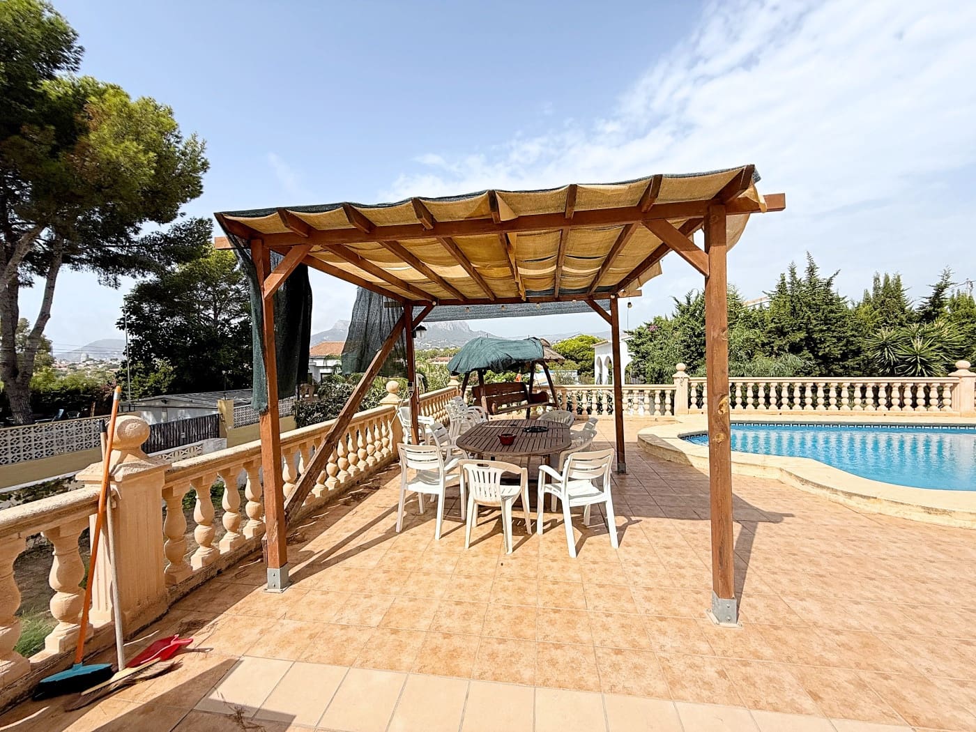 4 makuuhuone Huvila myytävänä paikassa Calpe / Calp mukana uima-altaan 
autotalli - 550 000 € (Ref: 9191370)