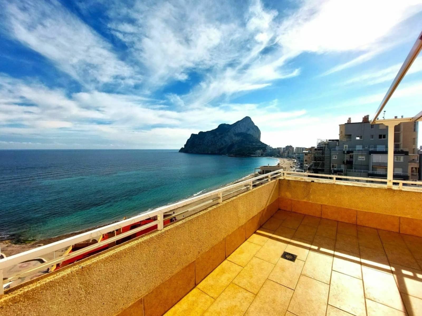 Apartamento de 3 habitaciones en Calpe / Calp en venta con piscina garaje - 690.000 € (Ref: 9197326)