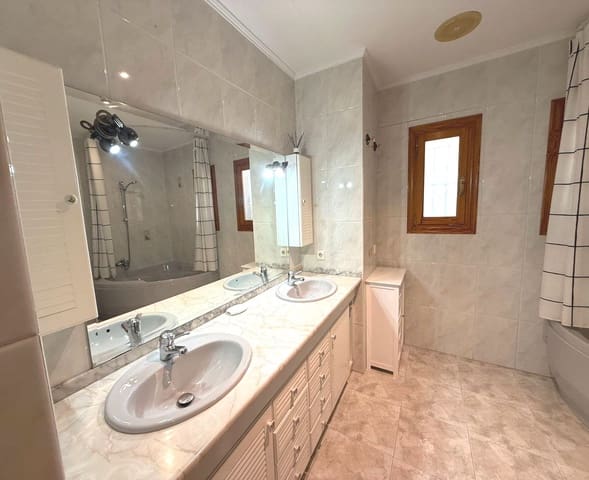 3 bedroom Villa for sale in Calpe / Calp with pool - € 850,000 (Ref: 9523568)