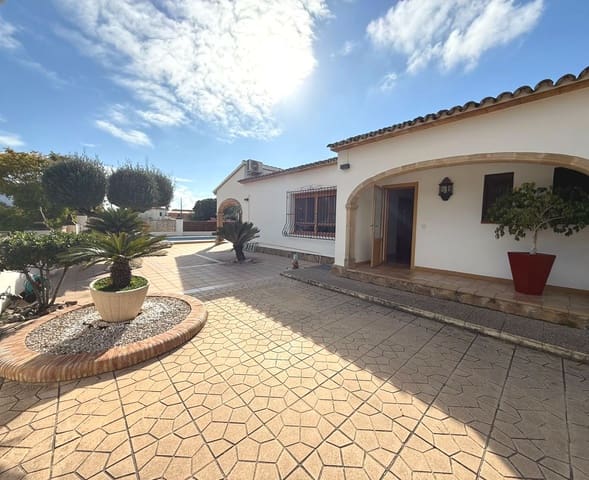 3 bedroom Villa for sale in Calpe / Calp with pool - € 850,000 (Ref: 9523568)