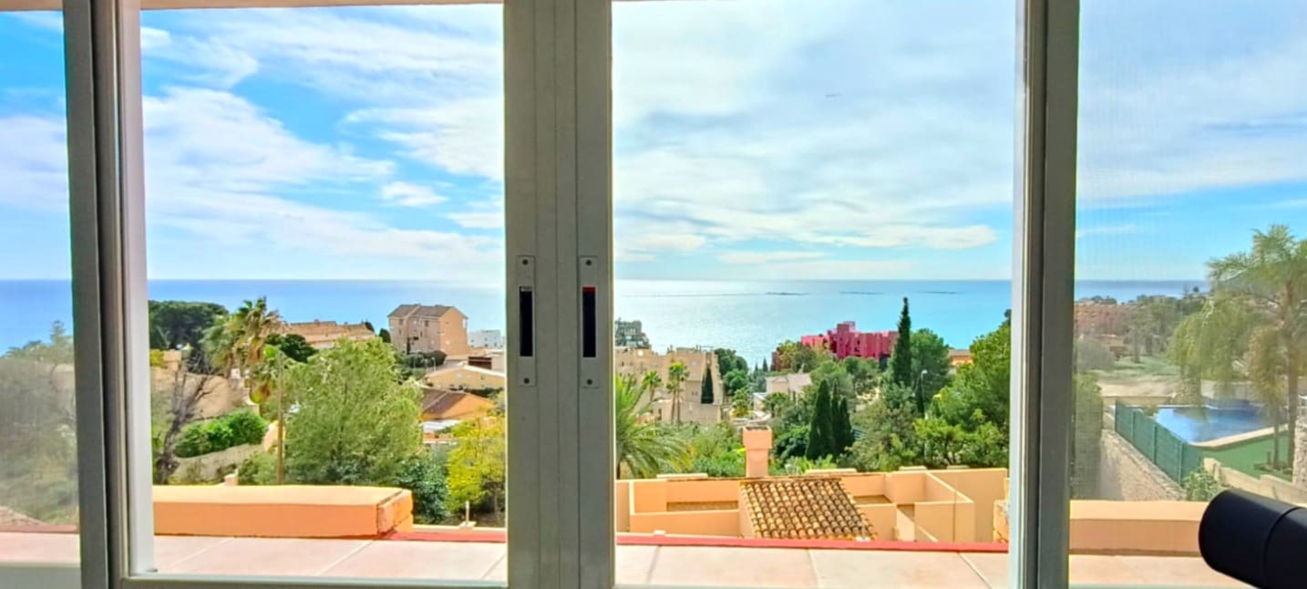 4 Zimmer Villa zu verkaufen in Calpe / Calp mit Pool Garage - 899.000 € (Ref: 9572282)