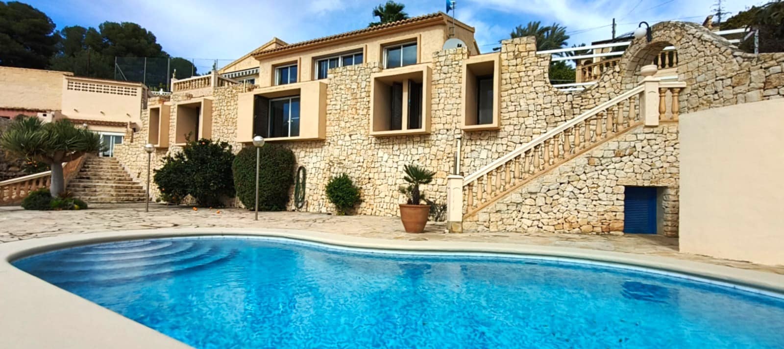 4 Zimmer Villa zu verkaufen in Calpe / Calp mit Pool Garage - 899.000 € (Ref: 9572282)