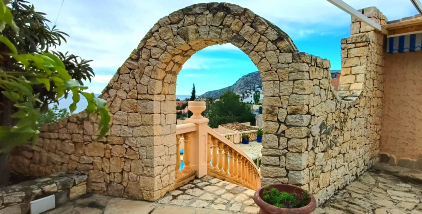 4 Zimmer Villa zu verkaufen in Calpe / Calp mit Pool Garage - 899.000 € (Ref: 9572282)