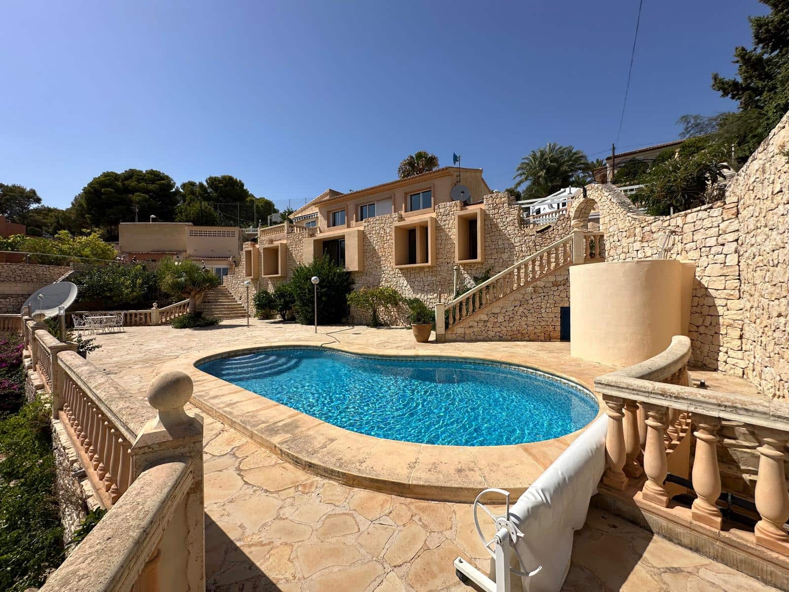 4 Zimmer Villa zu verkaufen in Calpe / Calp mit Pool Garage - 899.000 € (Ref: 9572282)