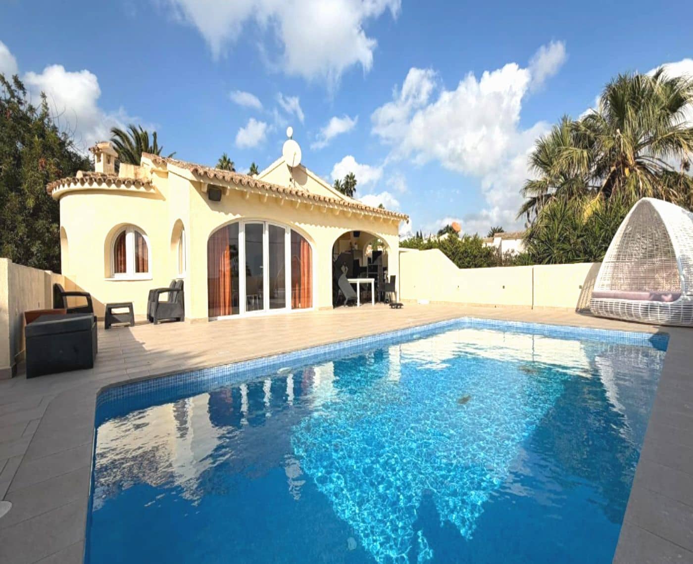 4 makuuhuone Huvila myytävänä paikassa Calpe / Calp mukana uima-altaan 
autotalli - 745 000 € (Ref: 9610307)