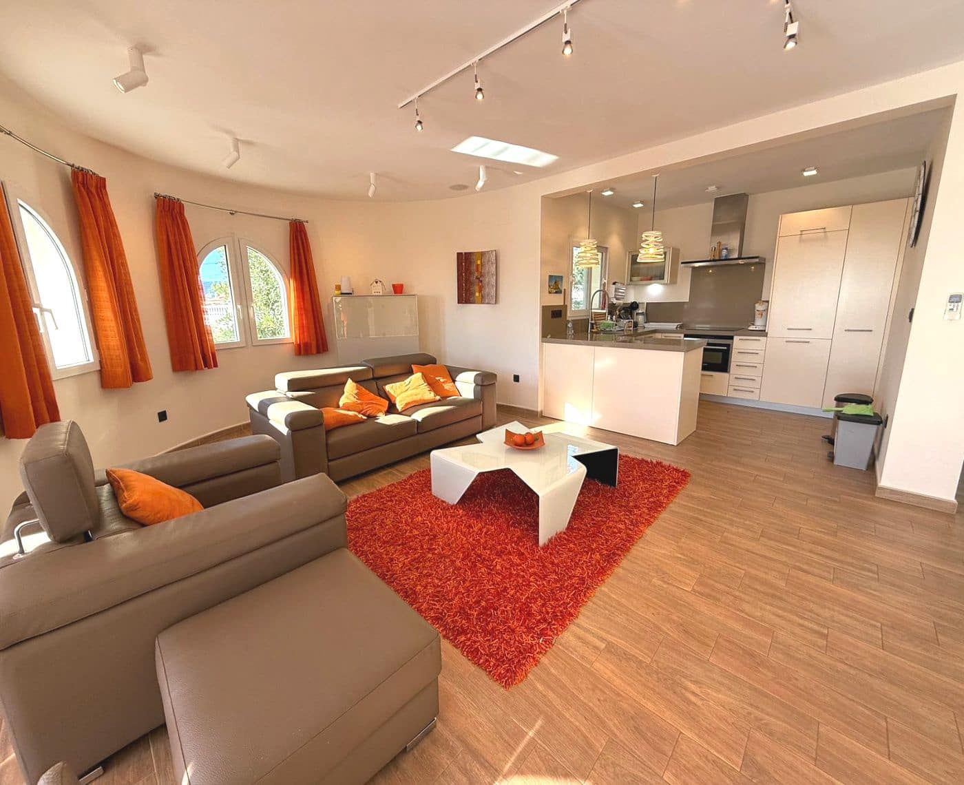 4 makuuhuone Huvila myytävänä paikassa Calpe / Calp mukana uima-altaan 
autotalli - 745 000 € (Ref: 9610307)