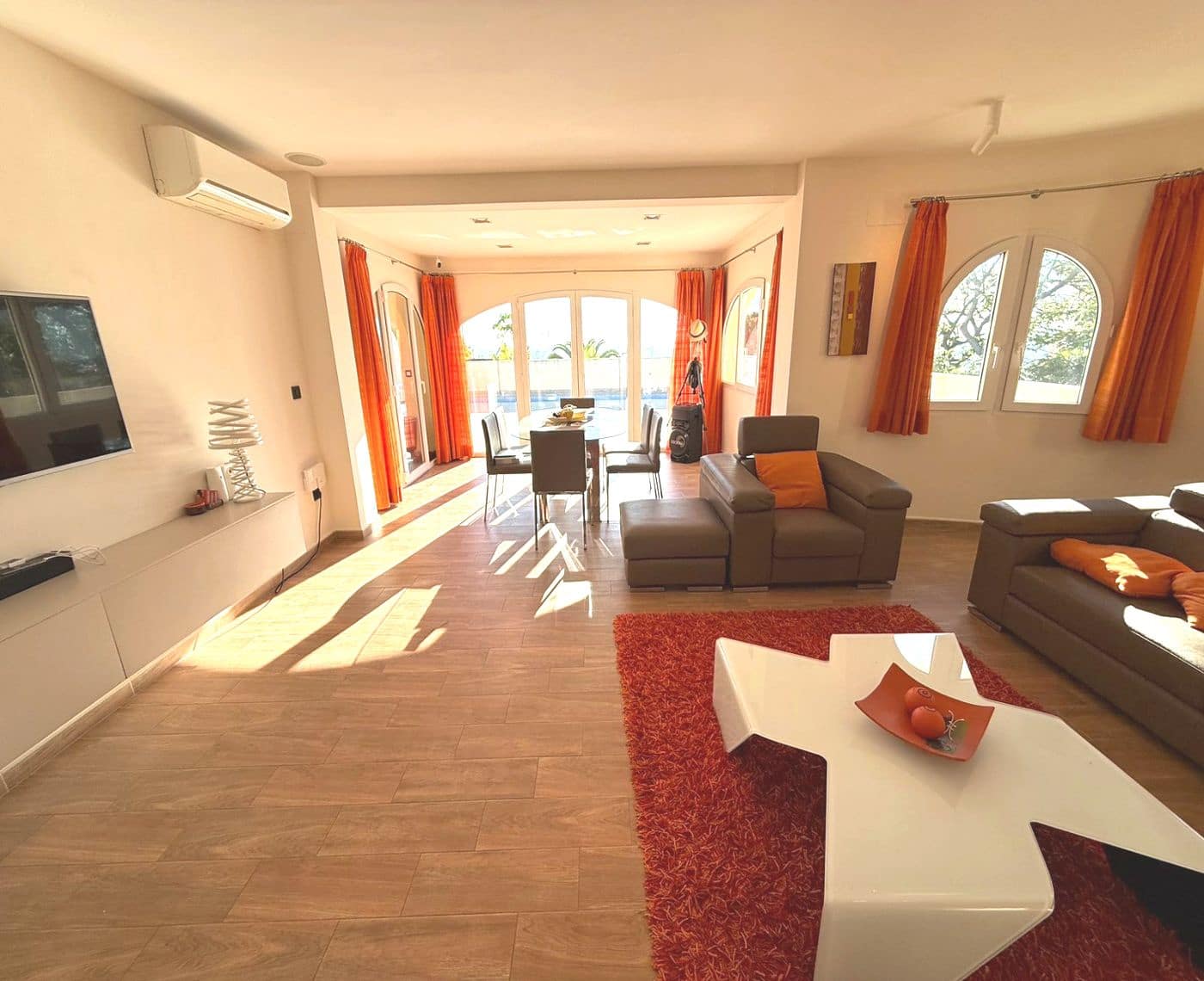 4 makuuhuone Huvila myytävänä paikassa Calpe / Calp mukana uima-altaan 
autotalli - 745 000 € (Ref: 9610307)