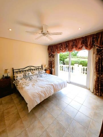 3 makuuhuone Huvila myytävänä paikassa Moraira, Teulada-Moraira mukana uima-altaan 
autotalli - 695 000 € (Ref: 9750973)