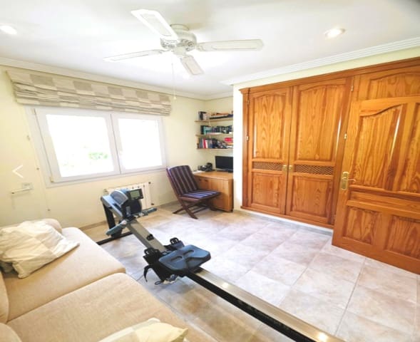 3 makuuhuone Huvila myytävänä paikassa Moraira, Teulada-Moraira mukana uima-altaan 
autotalli - 695 000 € (Ref: 9750973)