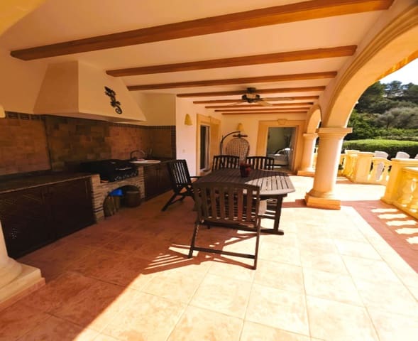 3 makuuhuone Huvila myytävänä paikassa Moraira, Teulada-Moraira mukana uima-altaan 
autotalli - 695 000 € (Ref: 9750973)