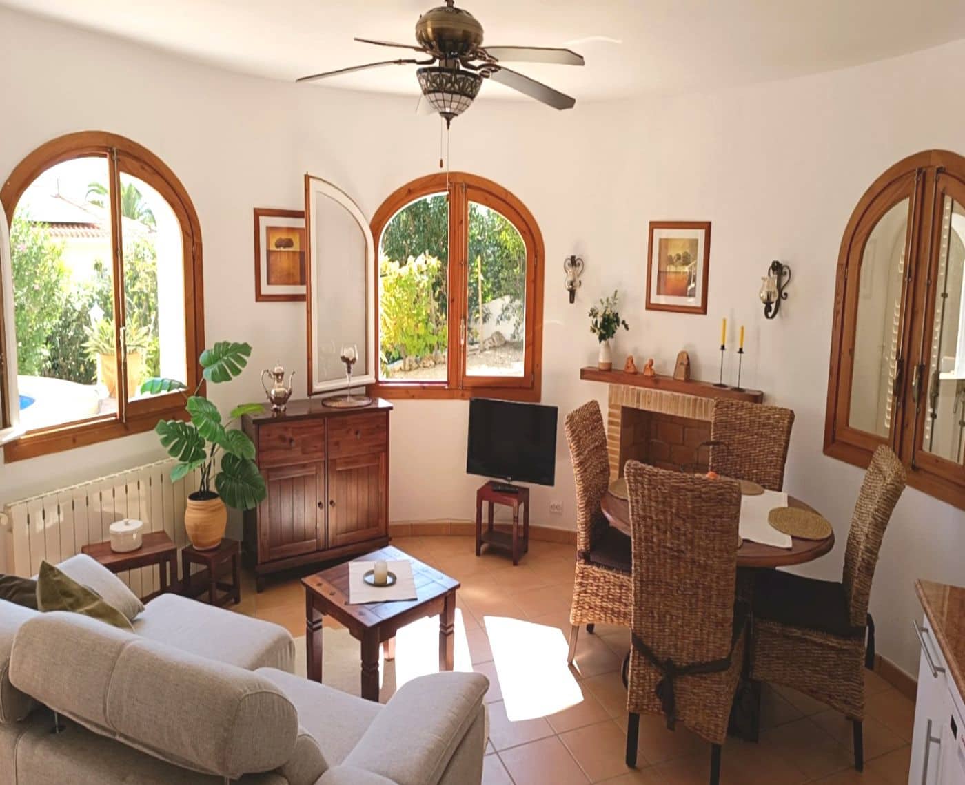 4 bedroom Villa for sale in Calpe / Calp - € 695,000 (Ref: 9823119)