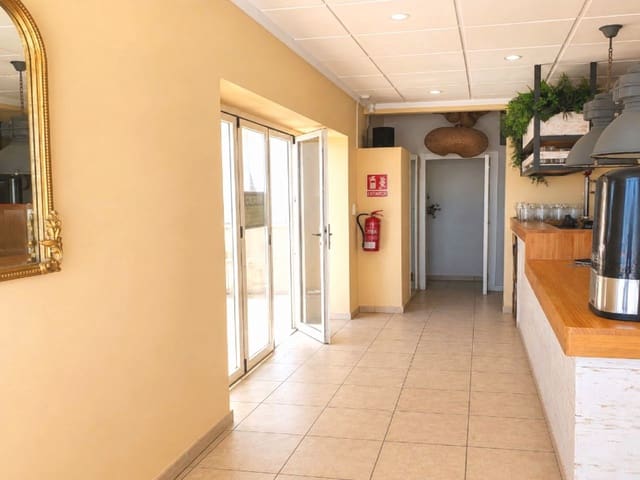 Commercieel te koop in Calpe / Calp met zwembad garage - € 450.000 (Ref: 9854487)