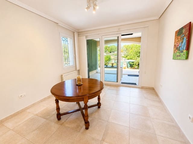 3 slaapkamer Bungalow te koop in Calpe / Calp met zwembad garage - € 395.000 (Ref: 9905298)
