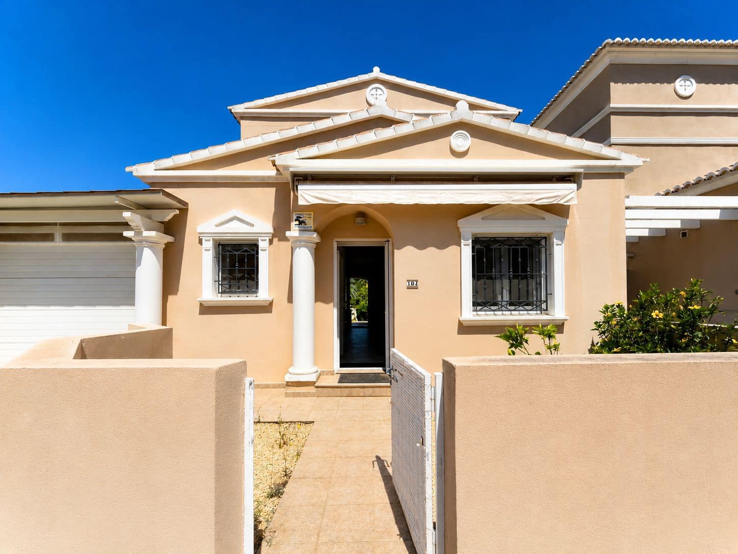 Bungalow de 3 habitaciones en Calpe / Calp en venta con piscina garaje - 395.000 € (Ref: 9905298)