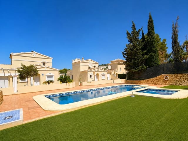 3 slaapkamer Bungalow te koop in Calpe / Calp met zwembad garage - € 395.000 (Ref: 9905298)