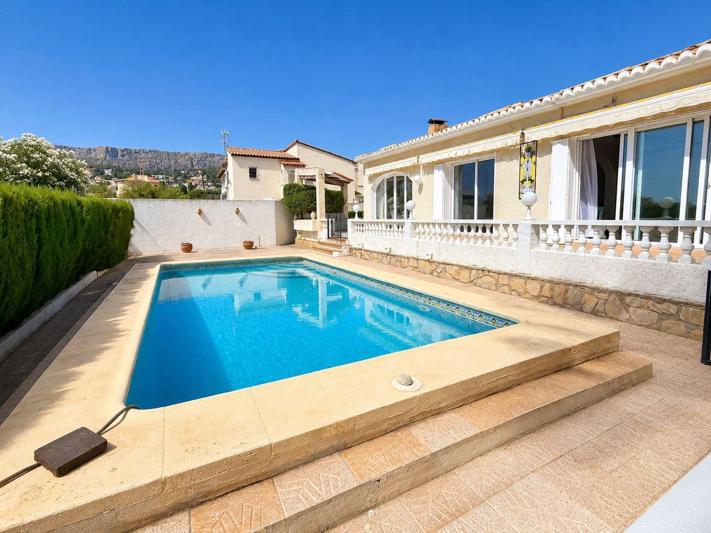 3 bedroom Villa for sale in Calpe / Calp with pool garage - € 575,000 (Ref: 9924843)