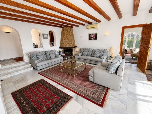Chalet de 4 habitaciones en Canuta, Calpe / Calp en venta con piscina garaje - 540.000 € (Ref: 9924843)