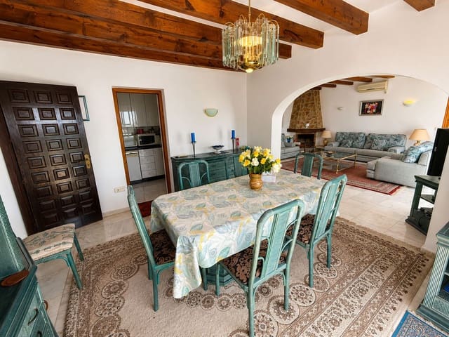 Chalet de 4 habitaciones en Canuta, Calpe / Calp en venta con piscina garaje - 540.000 € (Ref: 9924843)
