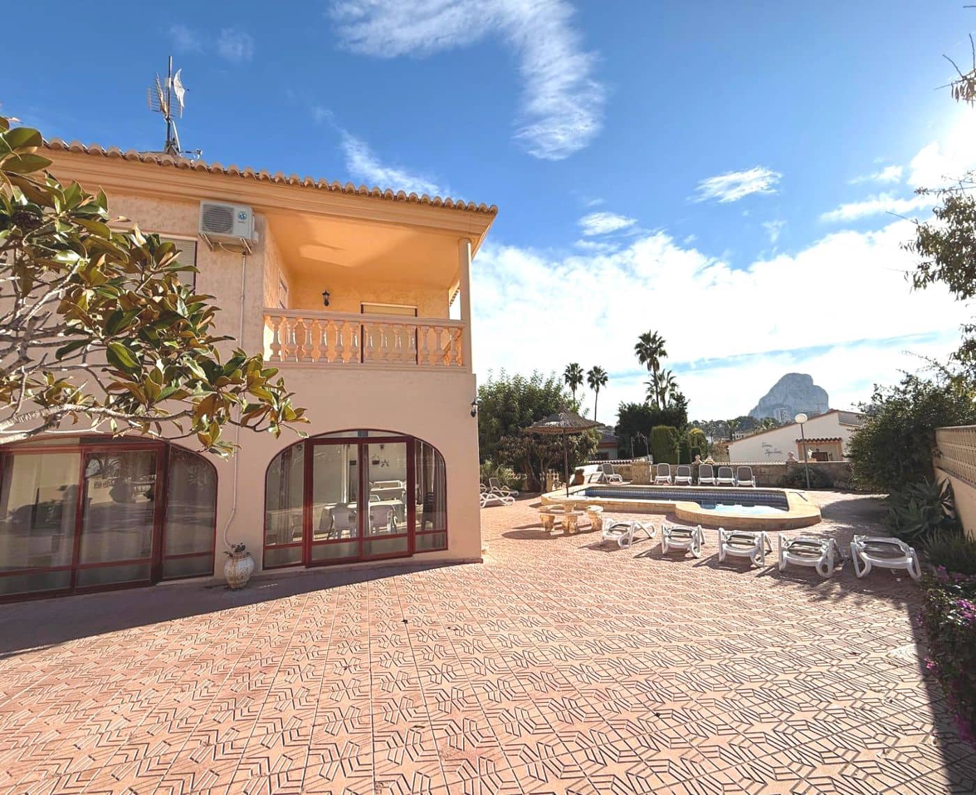 10 bedroom Villa for sale in Calpe / Calp with pool garage - € 950,000 (Ref: 9974264)