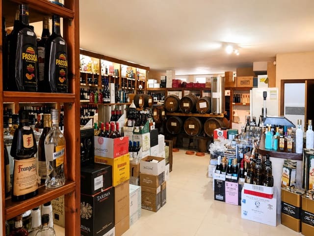 Commercieel te koop in Teulada Pueblo, Teulada-Moraira met garage - € 220.000 (Ref: 9983337)