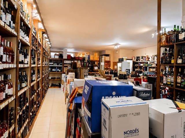 Commercieel te koop in Teulada Pueblo, Teulada-Moraira met garage - € 220.000 (Ref: 9983337)