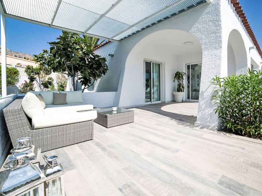 5 sypialnia Willa na sprzedaż w Calpe / Calp z basenem garażem - 750 000 € (Ref: 9997753)