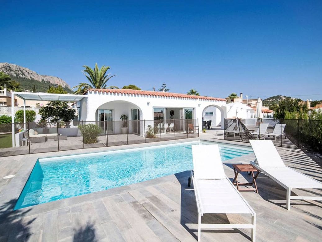 5 sypialnia Willa na sprzedaż w Calpe / Calp z basenem garażem - 750 000 € (Ref: 9997753)