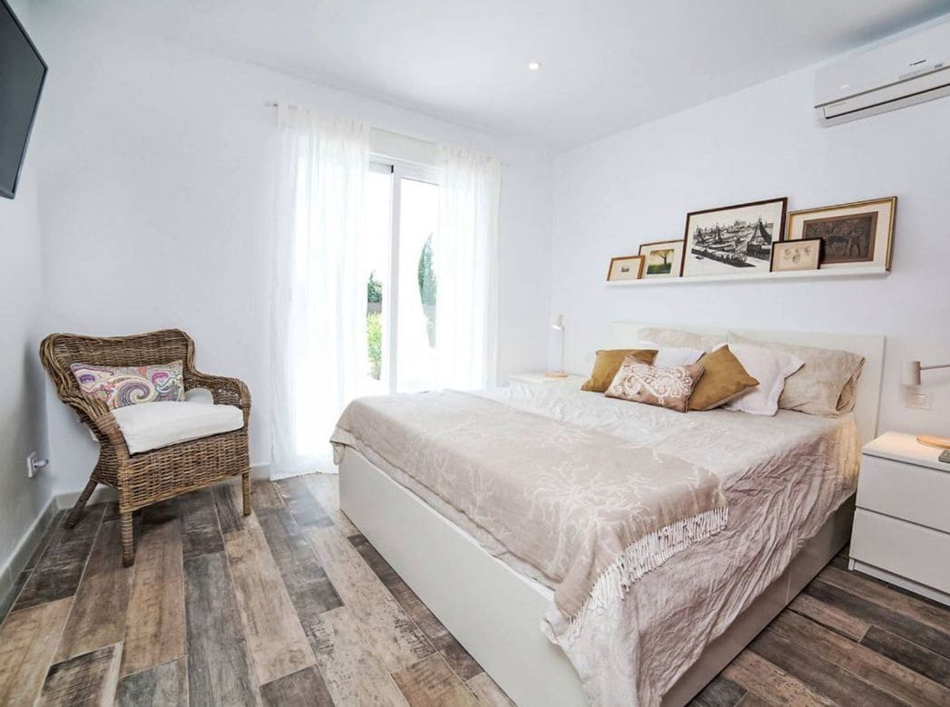 5 sypialnia Willa na sprzedaż w Calpe / Calp z basenem garażem - 750 000 € (Ref: 9997753)