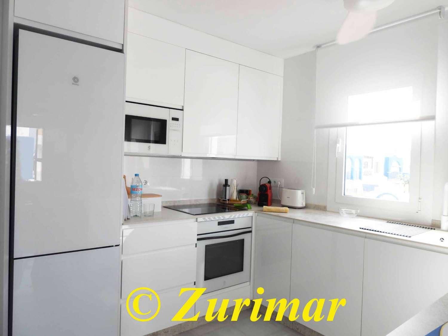 Apartment for sale in Roquetas de Mar with pool - € 195,000 (Ref: 10027637)