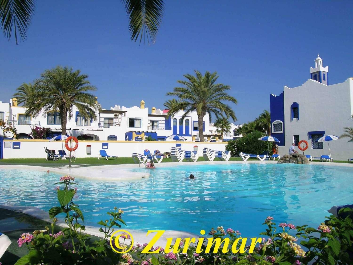 Apartment for sale in Roquetas de Mar with pool - € 195,000 (Ref: 10027637)