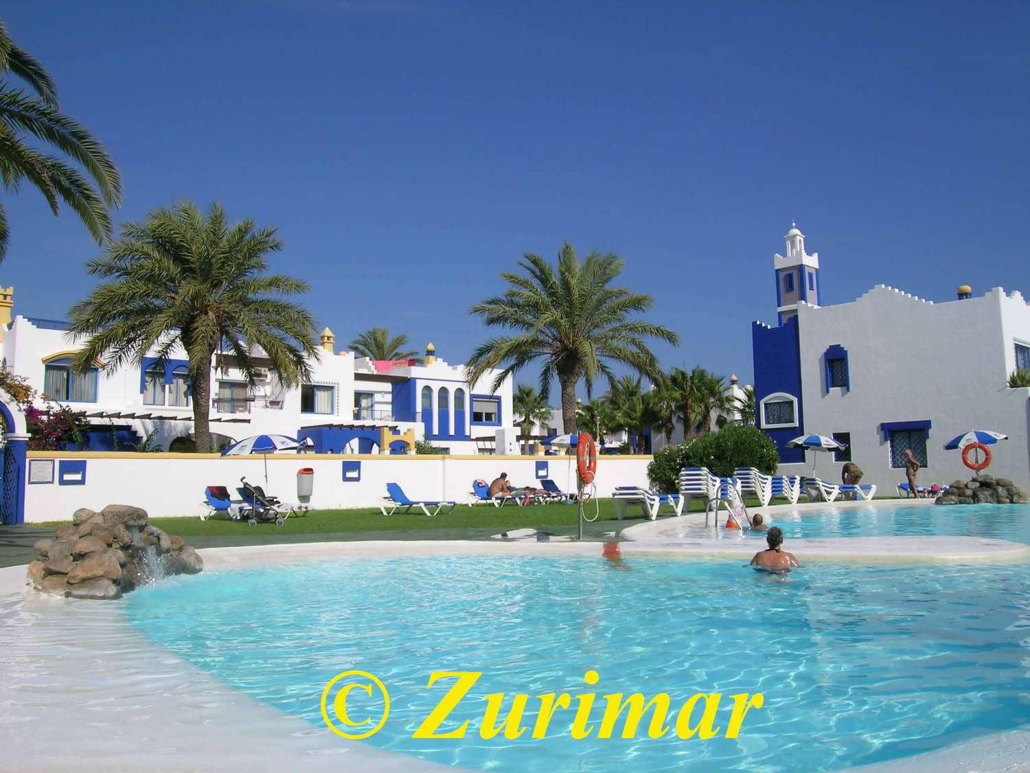 Apartment for sale in Roquetas de Mar with pool - € 195,000 (Ref: 10027637)