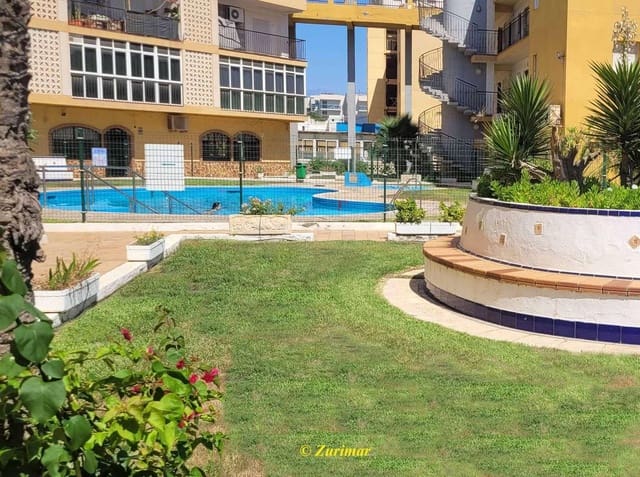 3 bedroom Apartment for sale in Roquetas de Mar with pool - € 210,000 (Ref: 10031066)