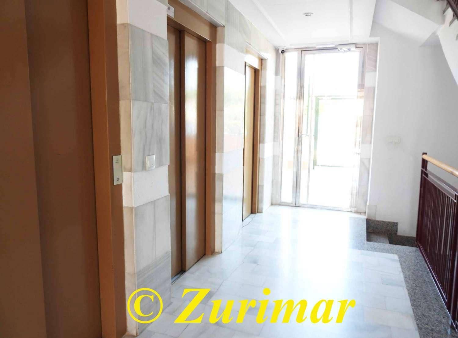 Estudio en Roquetas de Mar en venta con piscina garaje - 90.000 € (Ref: 10099628)