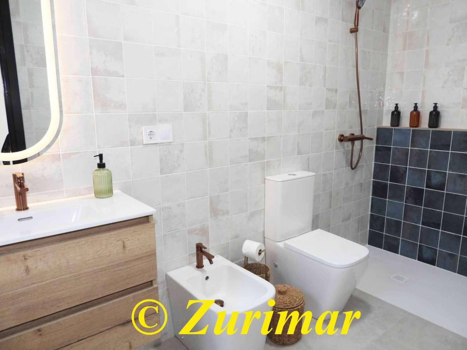 4 bedroom Villa for sale in Roquetas de Mar with garage - € 650,000 (Ref: 10123361)