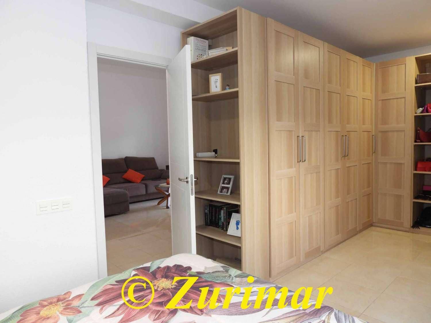 4 bedroom Villa for sale in Roquetas de Mar with garage - € 650,000 (Ref: 10123361)