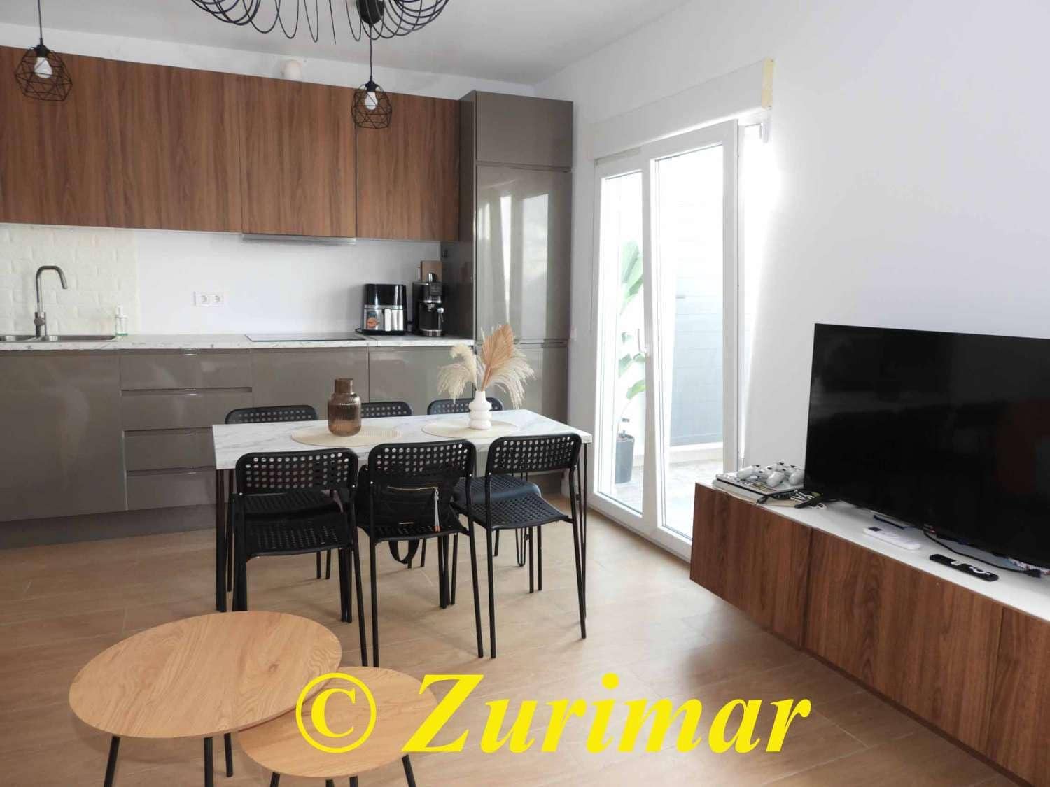 4 bedroom Villa for sale in Roquetas de Mar with garage - € 650,000 (Ref: 10123361)
