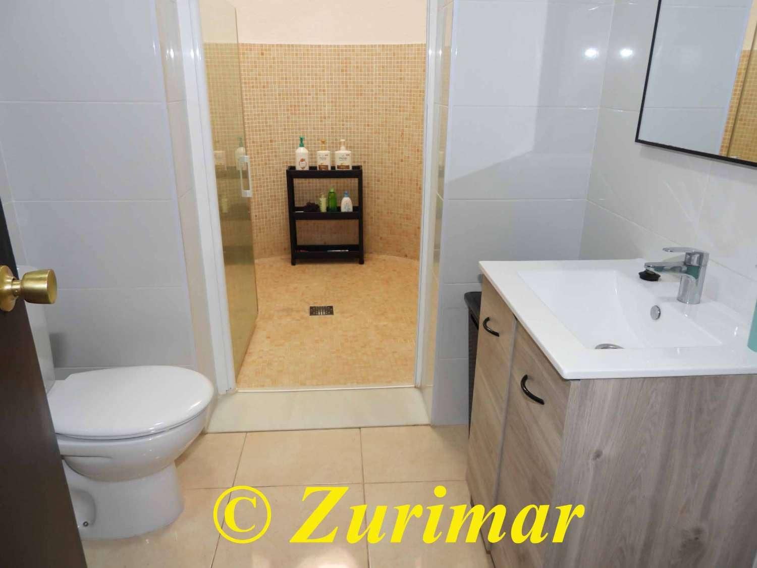 4 bedroom Villa for sale in Roquetas de Mar with garage - € 650,000 (Ref: 10123361)