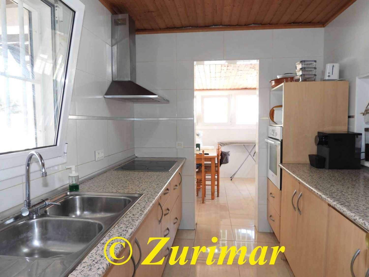 4 bedroom Villa for sale in Roquetas de Mar with garage - € 650,000 (Ref: 10123361)